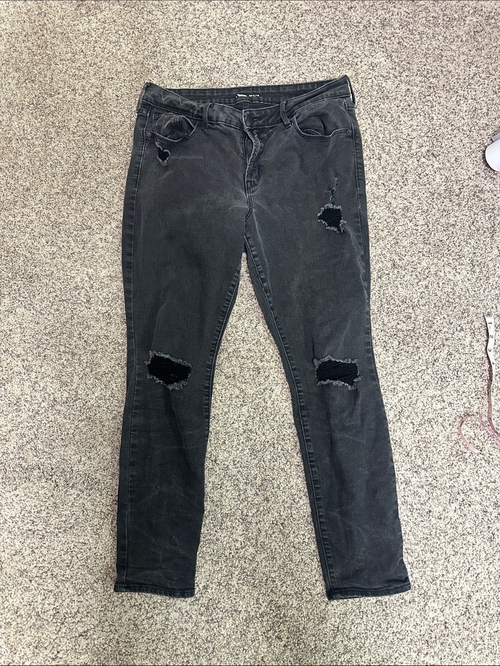 Black Distressed Women’s Skinny Jeans